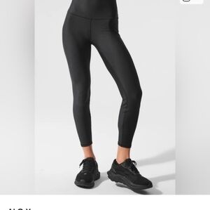 ALO Yoga Black 7/8 Airlift Leggings - M
